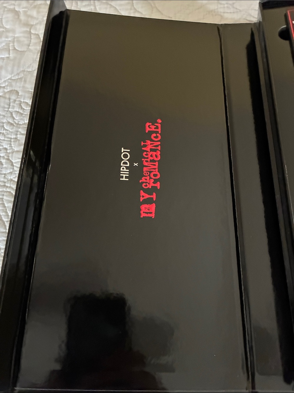 HIPDOT x My Chemical Romance Black & Red Eyeshadow Palette - Picture 2 of 5